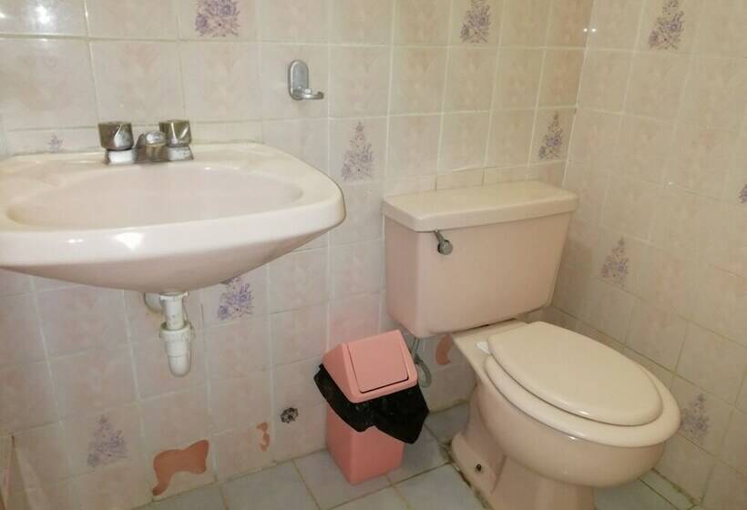 标准间, Perla Del Chira