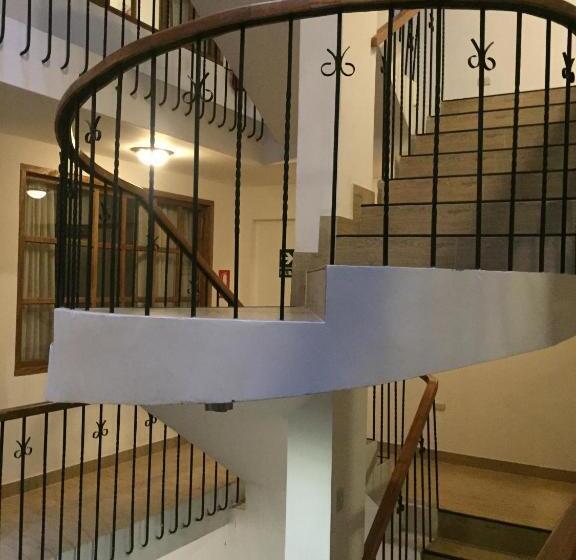 חדר קלאסי לשלושה, Terraza De Luna