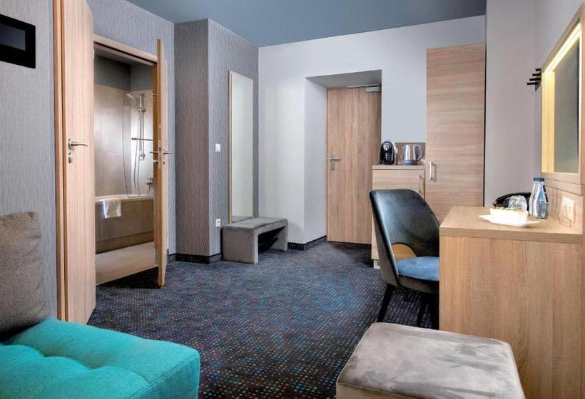 اتاق لوکس سه تخته, Leonardo Boutique Hotel Krakow Old Town