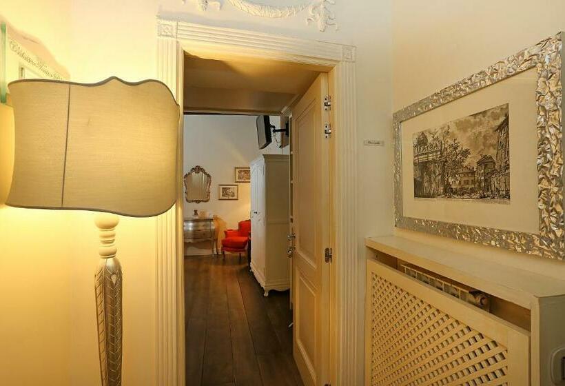 חדר סטנדרט, Piazzetta De' Monti Suites