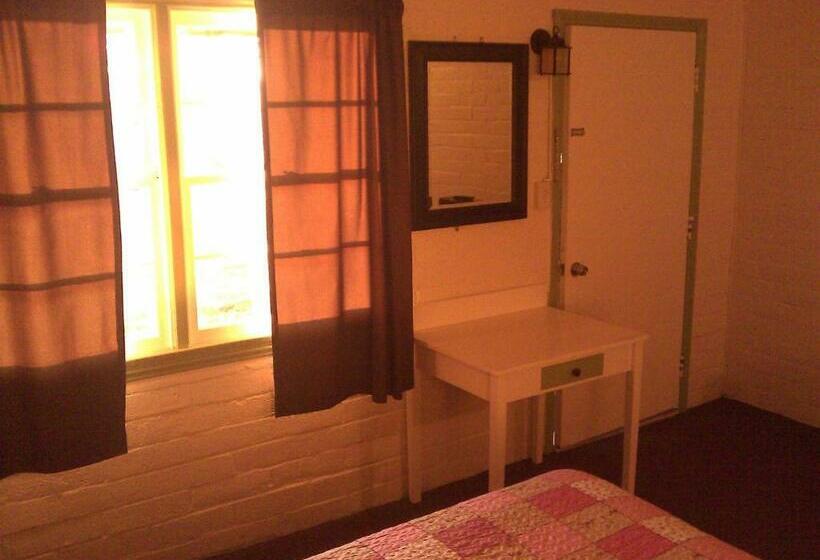 غرفة قياسية, Ranch Motel