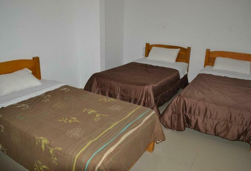 标准三人间, Residencial Los Frayles