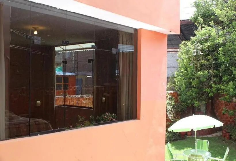 اتاق استاندارد با چشم‌انداز باغ, Totorani Inn