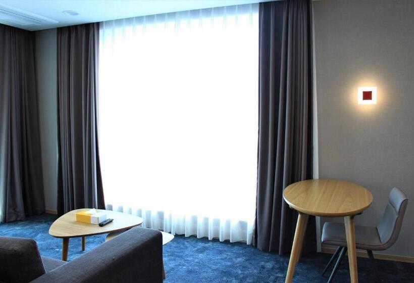 キングサイズベッドのスイートルーム, Co Op City Hotel Seongsan
