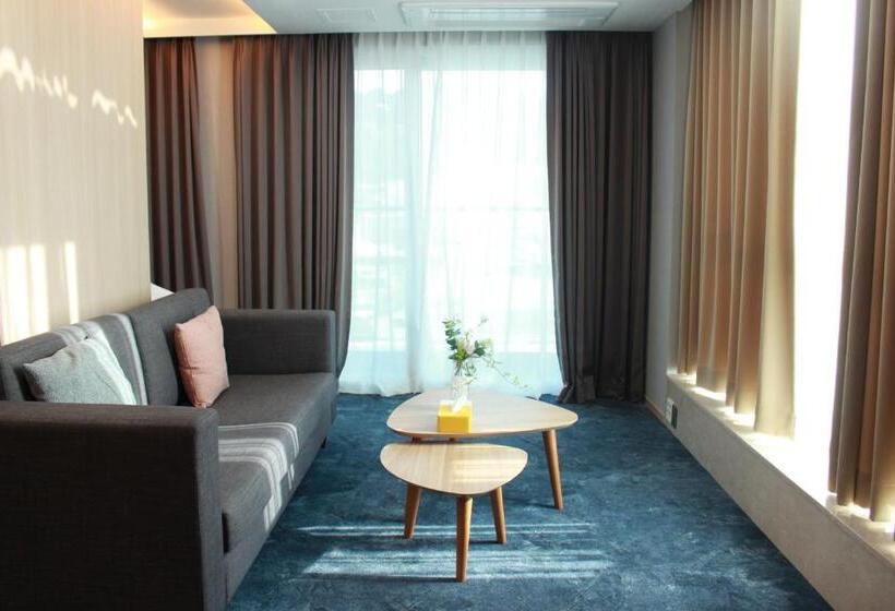 Люкс Кровать Кинг, Co Op City Hotel Seongsan