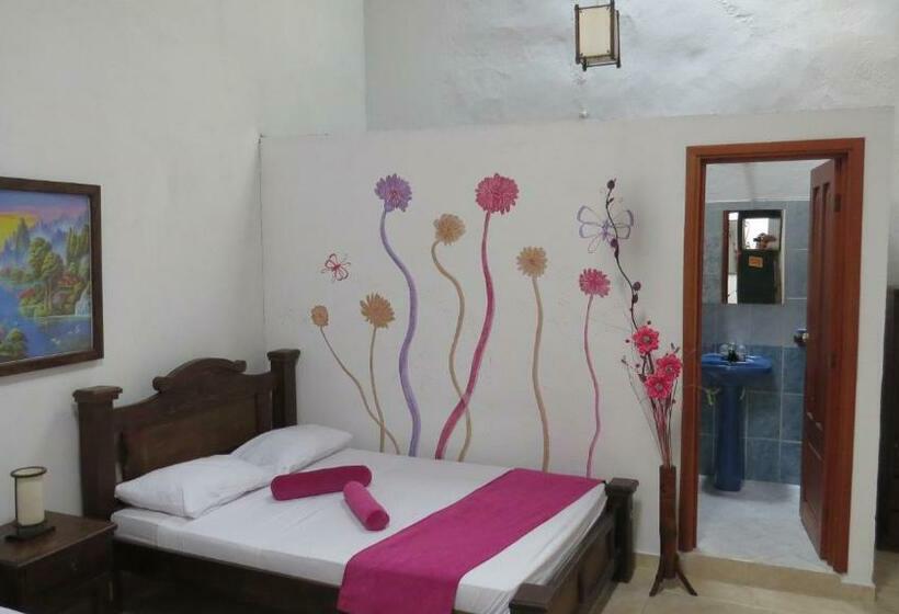 غرفة قياسية ثلاثية, Agualuna