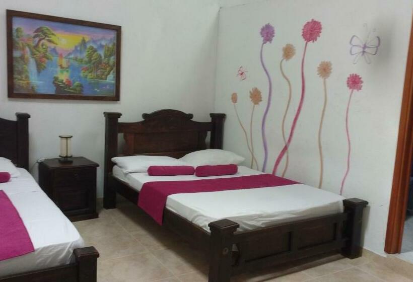 חדר סטנדרט לשלושה, Agualuna