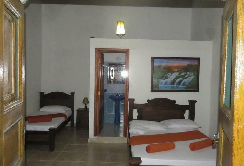 חדר סטנדרט לשלושה, Agualuna