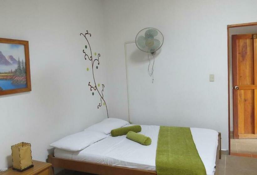 חדר סטנדרט לארבעה, Agualuna