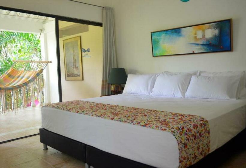 带阳台的三人标准间, Amanwana Ecofinca