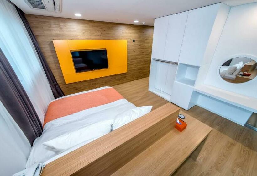 Номер Executive Вид на Море, Co Op City Hotel Seongsan