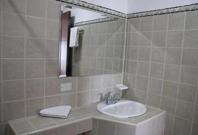 高级大房间, El Castillo Chinauta