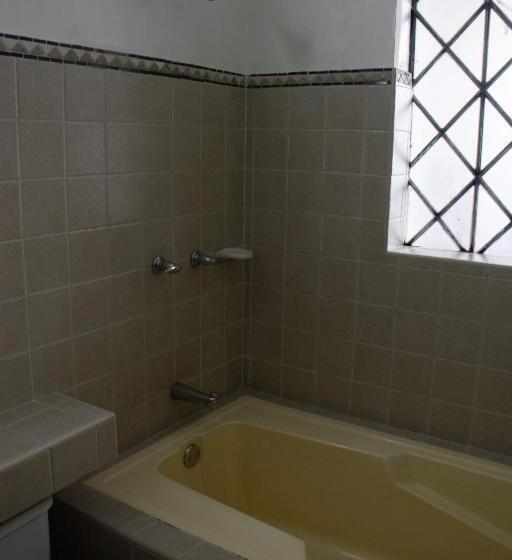 四人标准间, El Castillo Chinauta