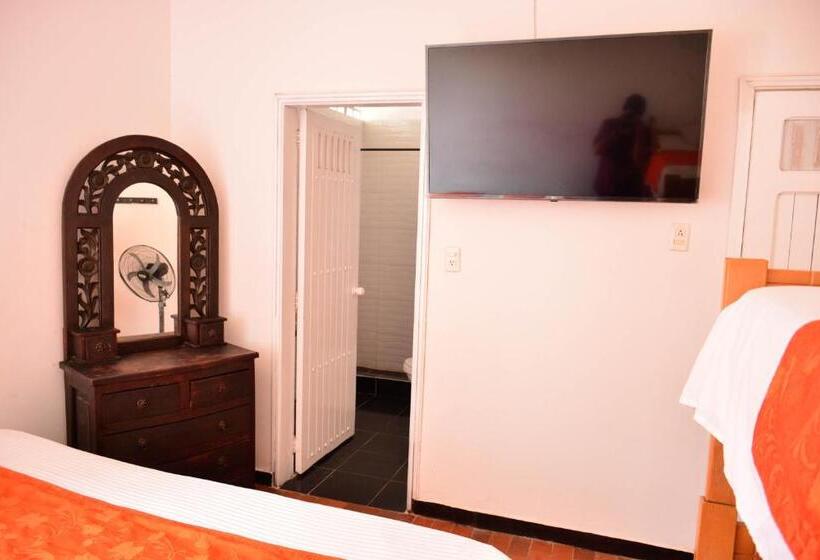 חדר משפחתי, La Gran Mansion De La Negra