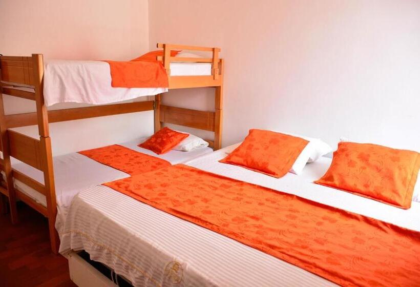 חדר משפחתי, La Gran Mansion De La Negra