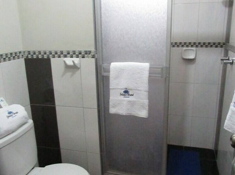 Pokój Rodzinny, Julia S