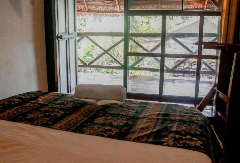 اتاق استاندارد یک نفره, La Patarashca