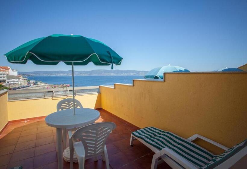 オーシャンビュースタンダードルーム, Martín Esperanza