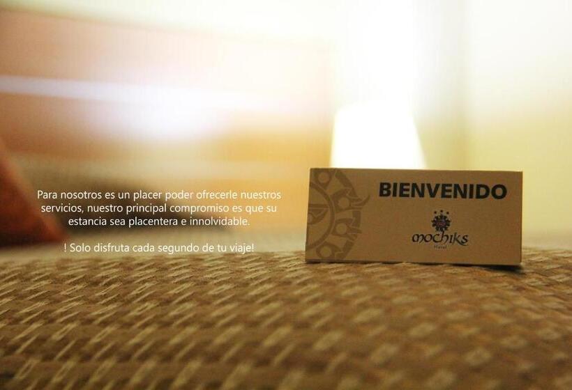 חדר משפחתי קלאסי, Mochiks