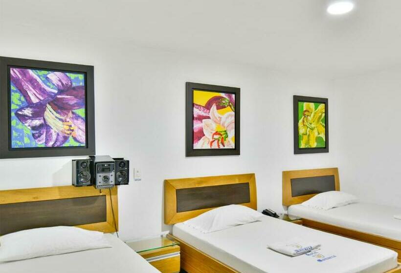 スタンダードトリプルルーム, Monarca