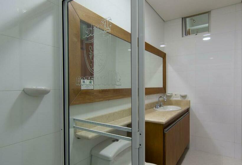 スタンダードトリプルルーム, Monarca