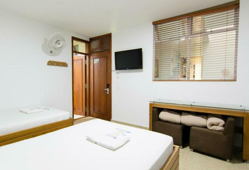 スタンダードトリプルルーム, Monarca