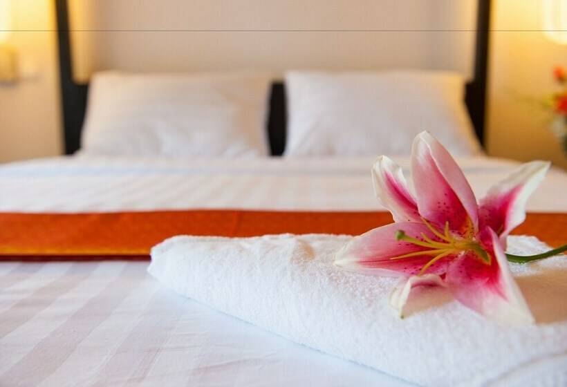 غرفة بريميوم مطلة على حمام السباحة, Villa Silk Road