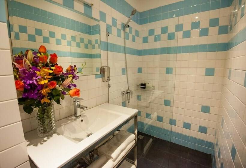 חדר משפחתי, Villa Silk Road