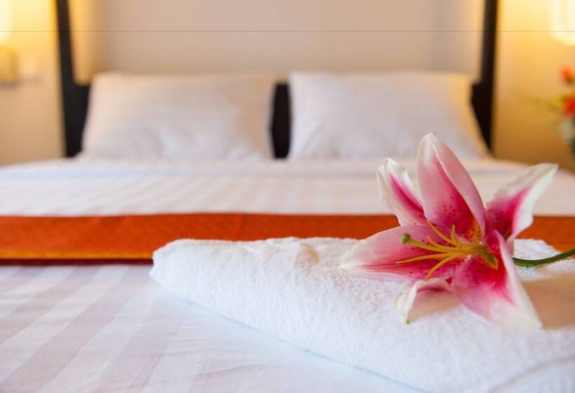 غرفة بريميوم مطلة على حمام السباحة, Villa Silk Road