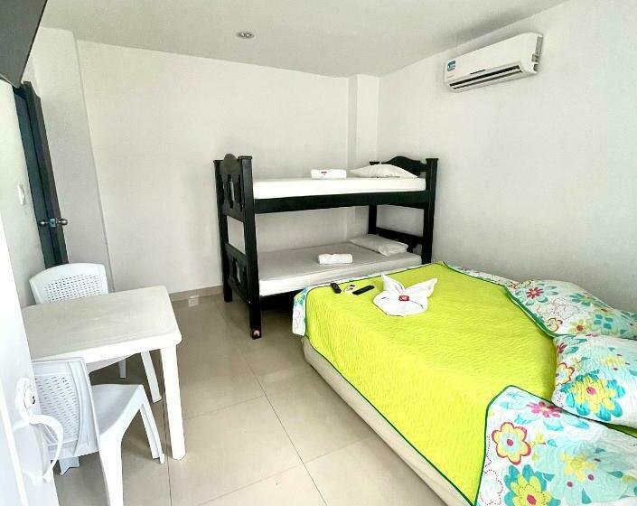 חדר סטנדרט לשלושה, Y Restaurante La Quinta