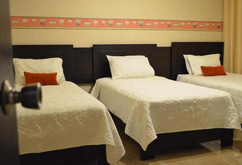 Habitación Triple Clásica, Monterrico Hotel Perú
