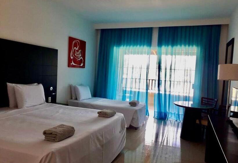 스탠다드 트리플 룸, Dom Pedro Laguna Beach Resort & Golf