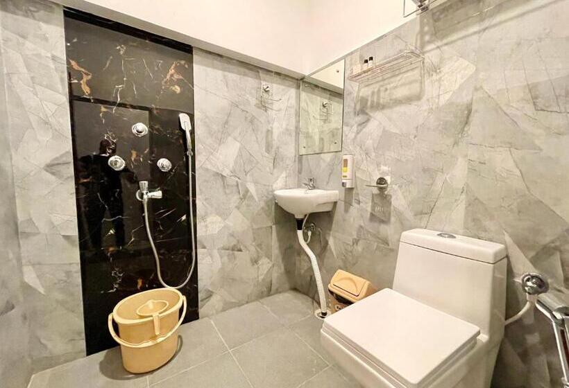 Camera Tripla Economy, New A One Lagoon ! Puri Swimming Pool, Near Sea Beach And Temple Fully Air Conditioned Hotel With Li