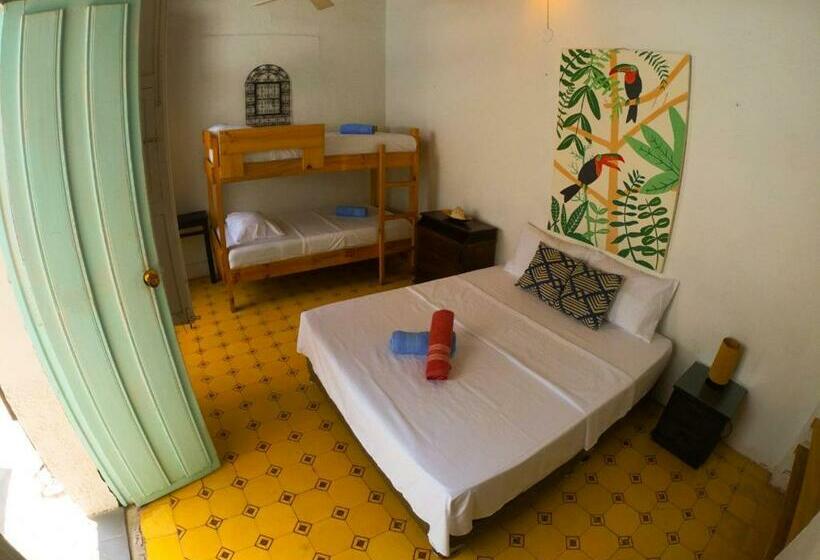 اتاق خانوادگی, Hostal Españolete