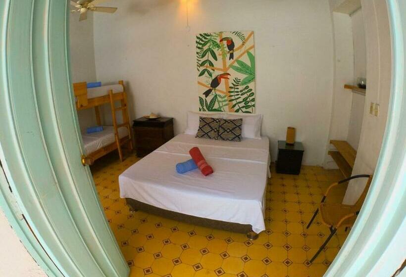 חדר משפחתי, Hostal Españolete