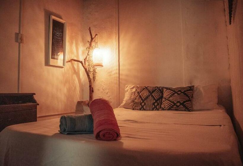 חדר סטנדרט לשלושה עם חדר אמבטיה משוף, Hostal Españolete