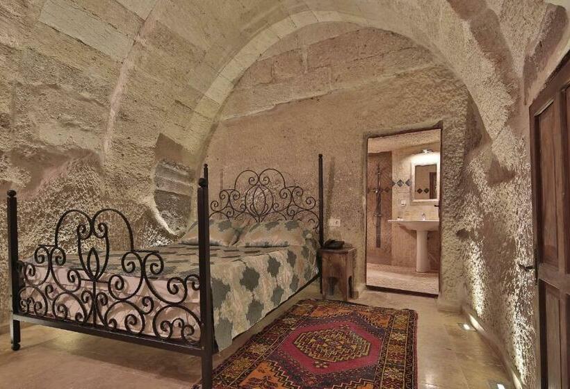غرفة قياسية, Shoestring Cave House