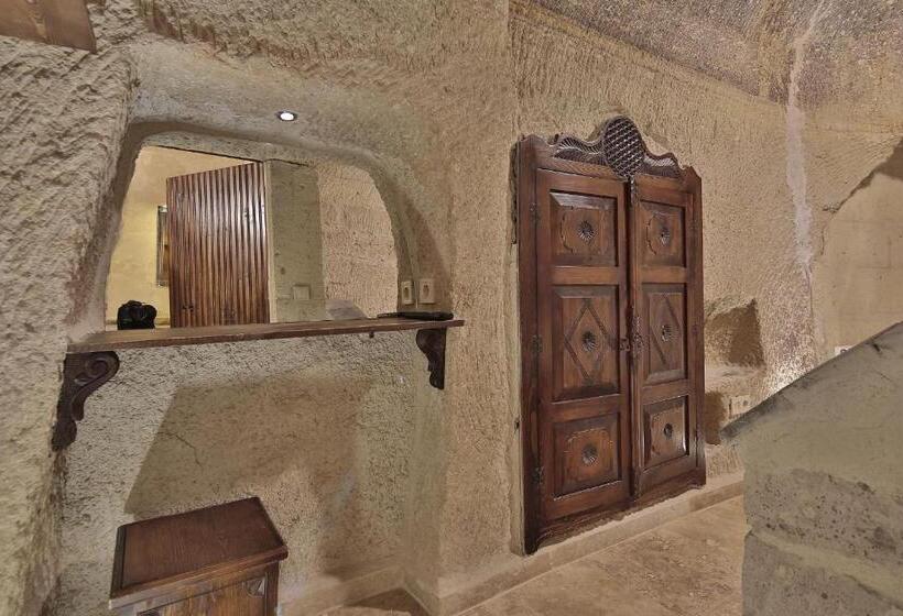 غرفة قياسية, Shoestring Cave House
