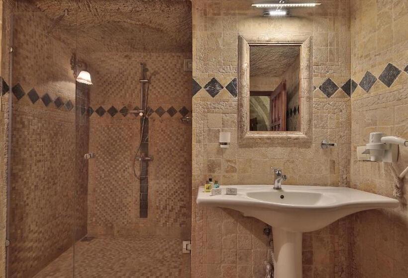 غرفة قياسية, Shoestring Cave House