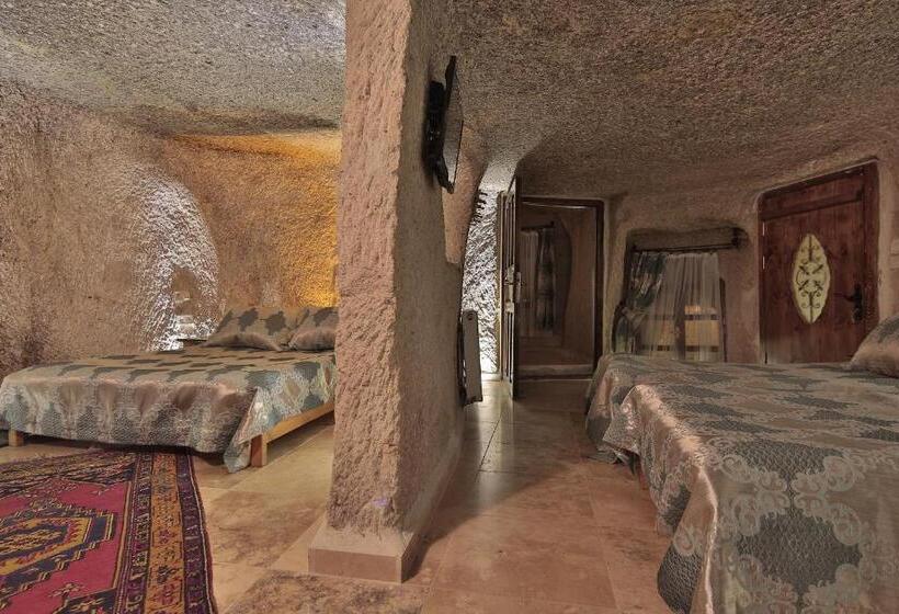 غرفة عائلية, Shoestring Cave House
