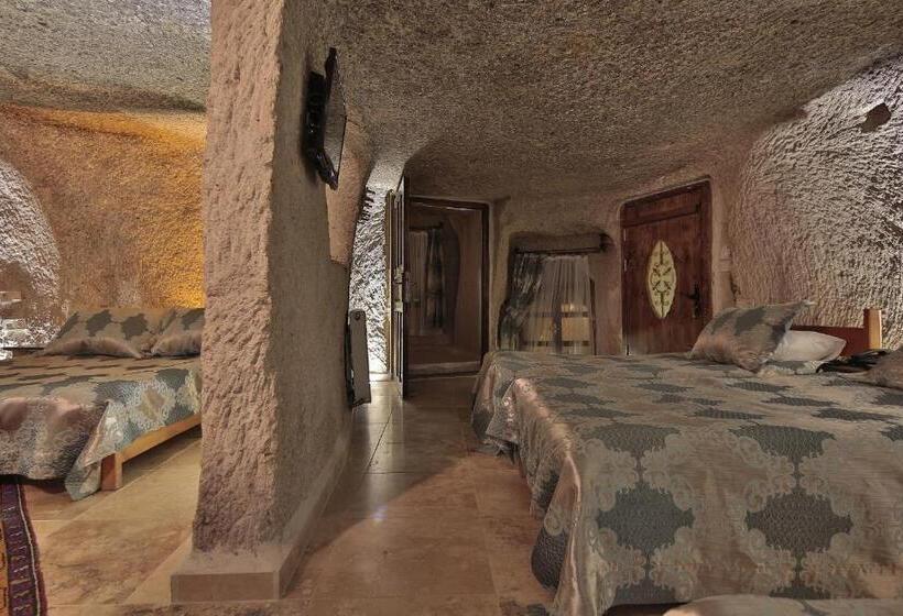 اتاق خانوادگی, Shoestring Cave House