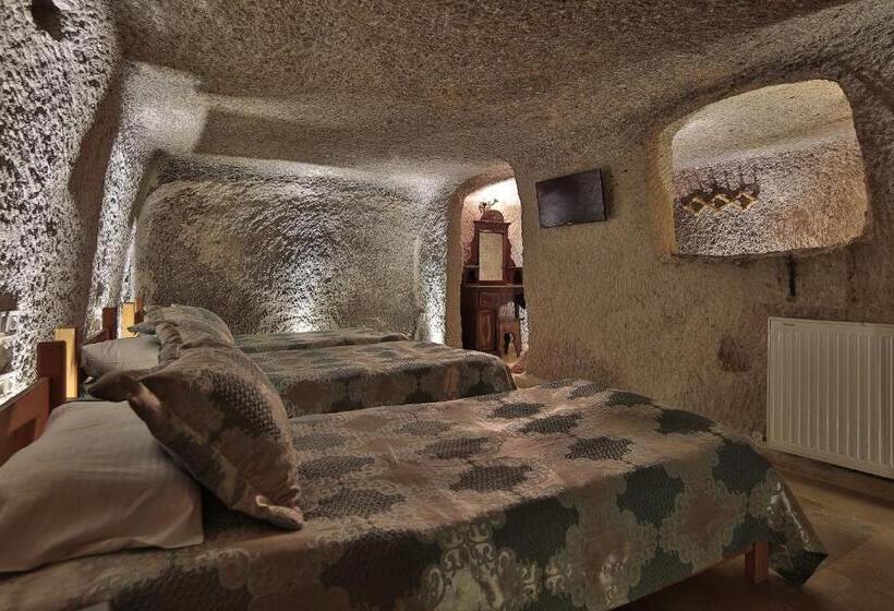 ファミリールーム, Shoestring Cave House