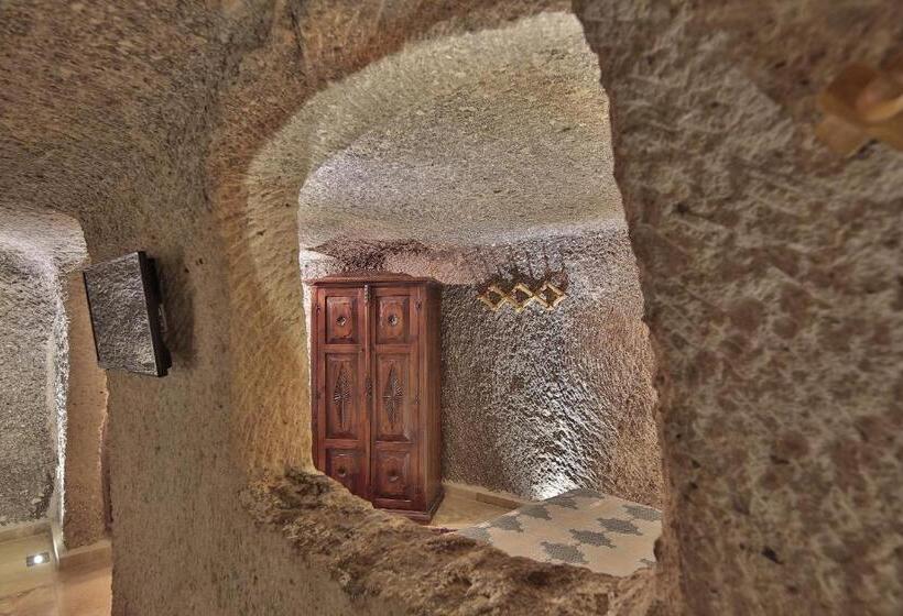 اتاق خانوادگی, Shoestring Cave House
