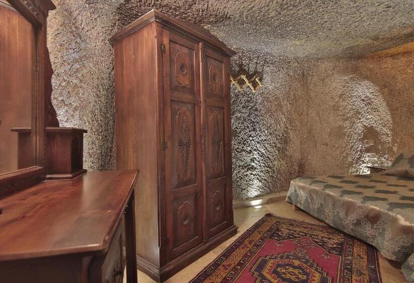 ファミリールーム, Shoestring Cave House