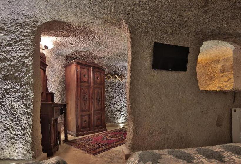 غرفة عائلية, Shoestring Cave House