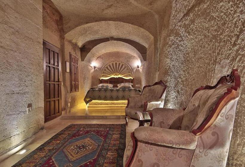 اتاق لوکس, Shoestring Cave House
