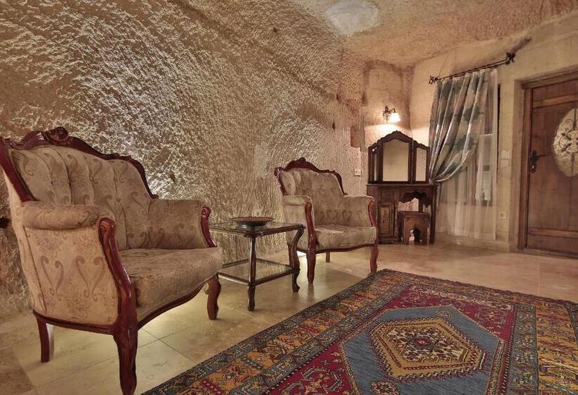 Delüks Oda, Shoestring Cave House