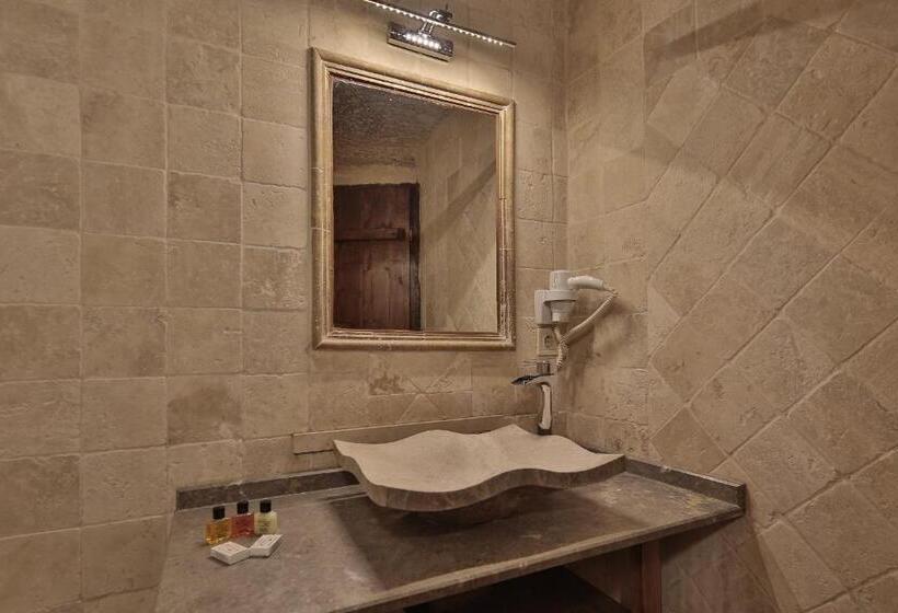 غرفة ديلوكس, Shoestring Cave House