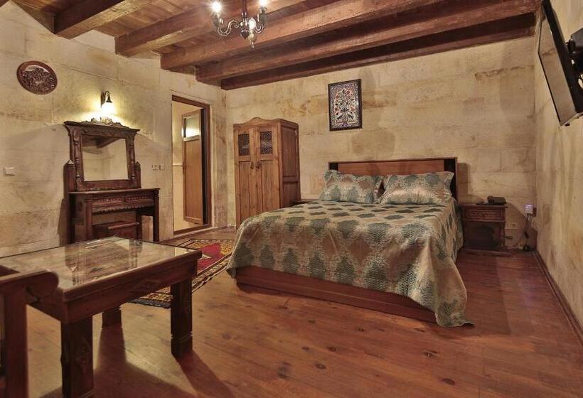 غرفة قياسية مزوَّدة بشُرفة, Shoestring Cave House