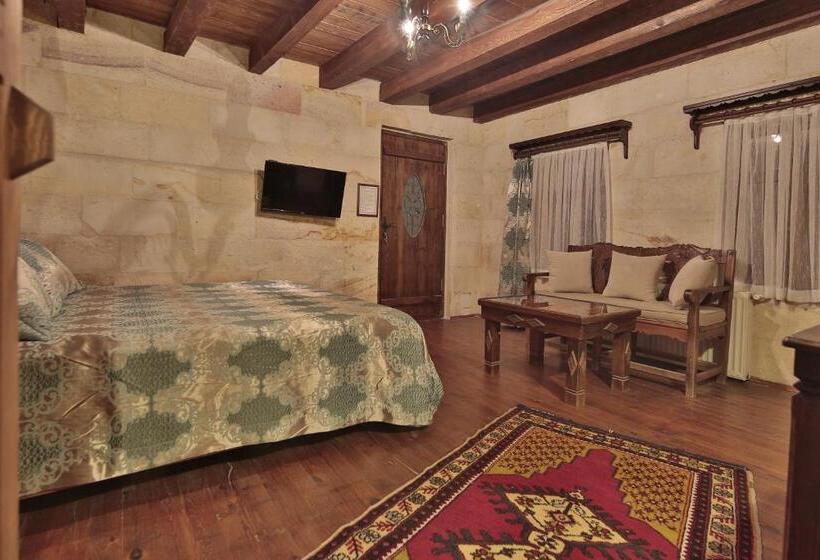 غرفة قياسية مزوَّدة بشُرفة, Shoestring Cave House